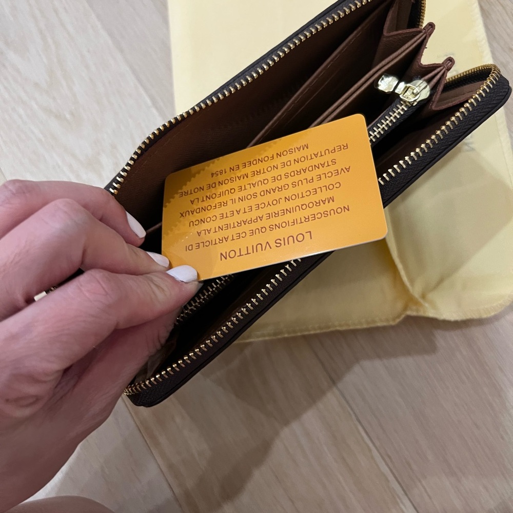 High quality ‘superfake’ Louis Vuitton Monogram Zip Wallet in Brown and Gold - Picture 7 of 7